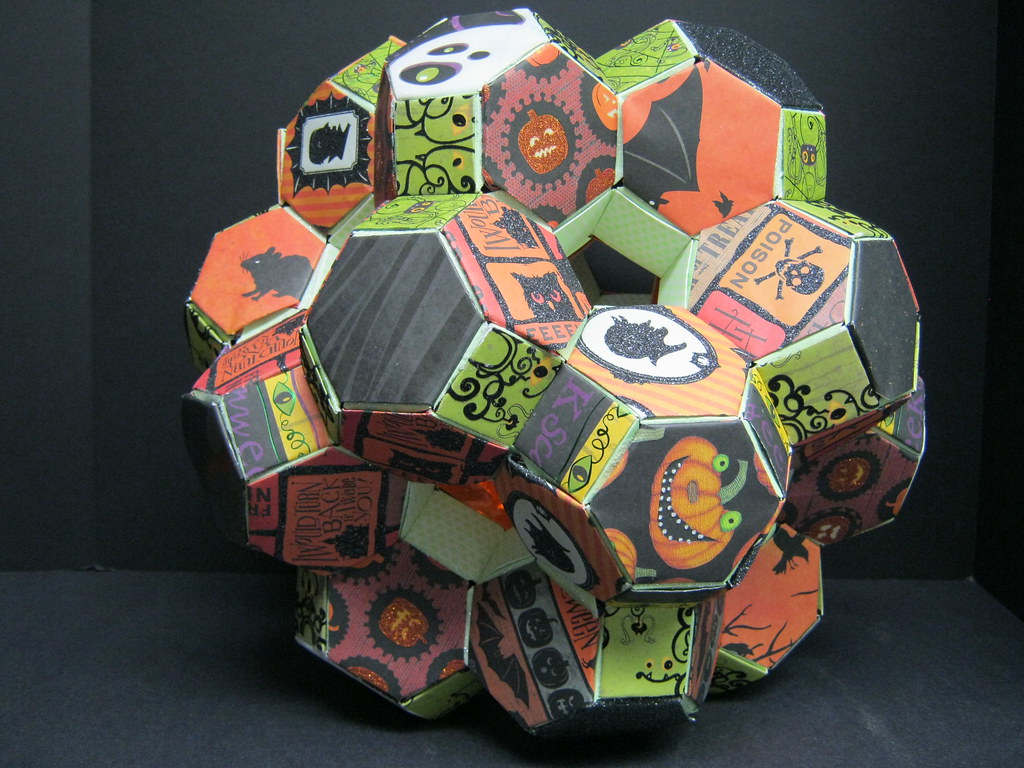 halloween-flat-unit-20xK3-tetrahedral-symmetry-toroid-full-lighting.1